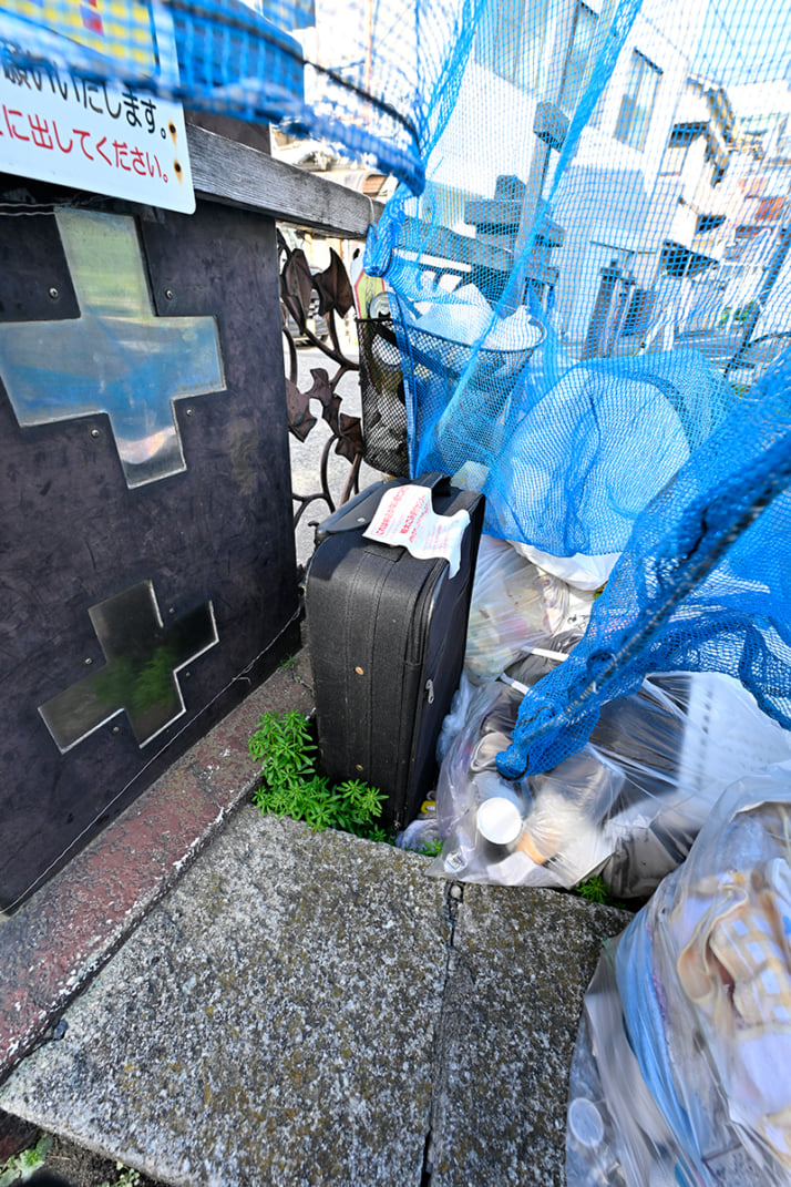 池袋“大量丢弃行李箱”之谜:谁是罪魁祸首?居民说:“不止一两 池袋“大量丢弃行李箱”之谜:谁是罪魁祸首?居民说:“不止一两
