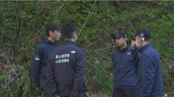 一名66岁男子因能见度差在北阿尔卑斯山失踪,后被另一名登山者 一名66岁男子因能见度差在北阿尔卑斯山失踪,后被另一名登山者
