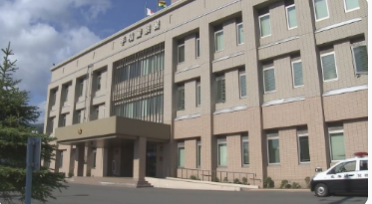 一名 25 岁男子丢失了智能手机,他要求店员“通过监控录像查 一名 25 岁男子丢失了智能手机,他要求店员“通过监控录像查