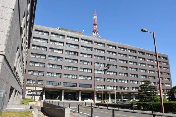 三重县一名初中教师因对心仪的少女实施猥亵行为而被解雇。 三重县一名初中教师因对心仪的少女实施猥亵行为而被解雇。