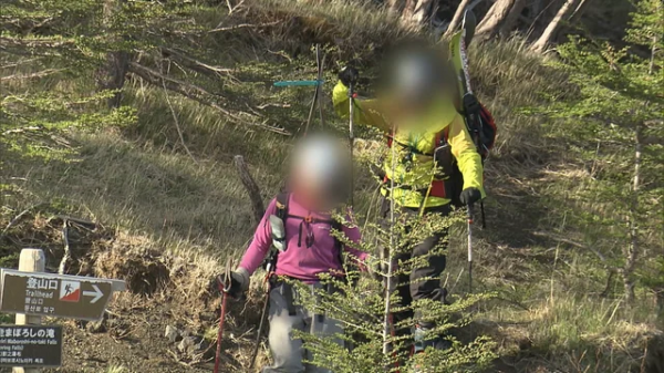 直击富士山登山者:坚称“后果自负”,解释封山期执意进山原因“ 直击富士山登山者:坚称“后果自负”,解释封山期执意进山原因“
