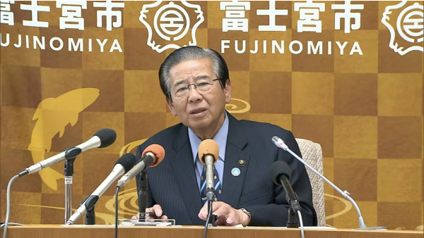 直击富士山登山者:坚称“后果自负”,解释封山期执意进山原因“ 直击富士山登山者:坚称“后果自负”,解释封山期执意进山原因“