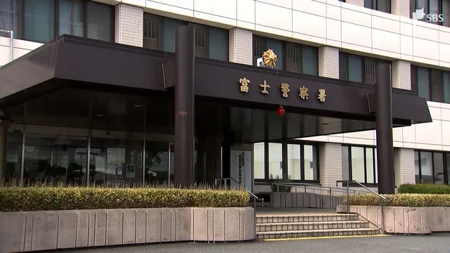 一名63岁男子因涉嫌从晾衣绳上偷窃一件吊带背心而被捕。受害者 一名63岁男子因涉嫌从晾衣绳上偷窃一件吊带背心而被捕。受害者