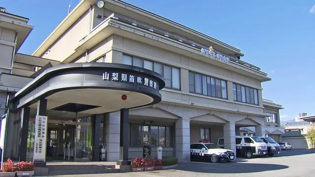 两名来自静冈县的男子在山梨县被捕,他们涉嫌闯入公寓偷窃游戏和 两名来自静冈县的男子在山梨县被捕,他们涉嫌闯入公寓偷窃游戏和