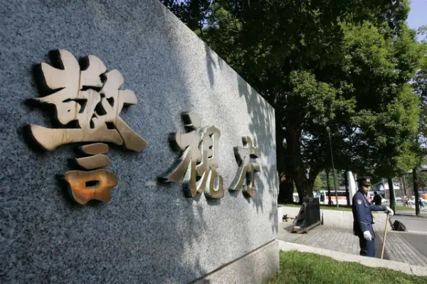 东京警视厅逮捕了江户川区的三名男子,他们涉嫌在街头聚集,并携 东京警视厅逮捕了江户川区的三名男子,他们涉嫌在街头聚集,并携