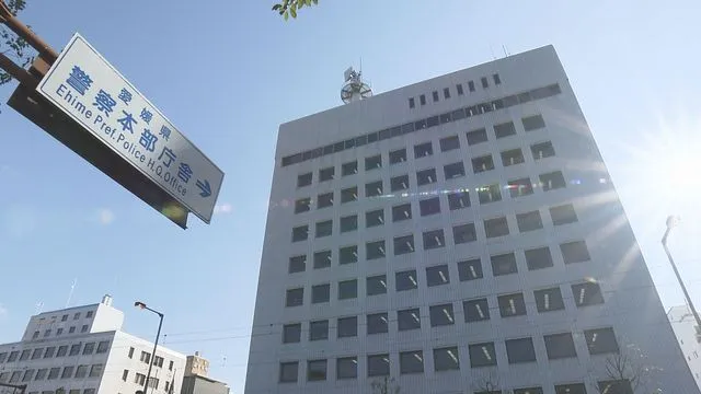 一名30多岁的松山市男子因从西条市一家太阳能发电厂盗窃15根 一名30多岁的松山市男子因从西条市一家太阳能发电厂盗窃15根