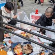 池袋“大量丢弃行李箱”之谜：谁是罪魁祸首？居民说：“不止一两