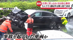 十字路口发生多车相撞事故……6人受伤。第一辆车追尾后可能试图