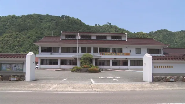 大水冲了龙王庙?30岁无业大叔车里藏30公分大剪刀,面对警察 大水冲了龙王庙?30岁无业大叔车里藏30公分大剪刀,面对警察