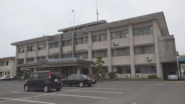 “你身上有多少钱?”五名高中男生因涉嫌殴打一名19岁男子并盗 “你身上有多少钱?”五名高中男生因涉嫌殴打一名19岁男子并盗