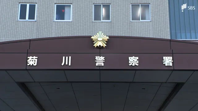 “我知道自己早没驾照了……”80岁无证老汉驾车悍然抢道:右折 “我知道自己早没驾照了……”80岁无证老汉驾车悍然抢道:右折