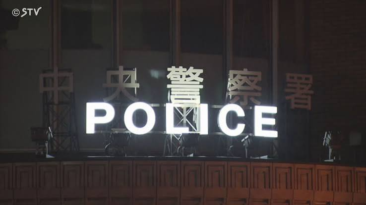 露天啤酒花园违规吸烟被劝阻,醉酒3人组大闹现场还围殴劝架民警 露天啤酒花园违规吸烟被劝阻,醉酒3人组大闹现场还围殴劝架民警