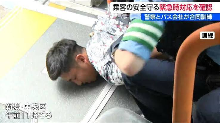 强拉不熟高中生“切磋拳击”,戴上拳套单方面暴打1小时,致对方 强拉不熟高中生“切磋拳击”,戴上拳套单方面暴打1小时,致对方