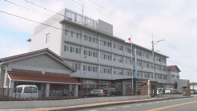强拉不熟高中生“切磋拳击”,戴上拳套单方面暴打1小时,致对方 强拉不熟高中生“切磋拳击”,戴上拳套单方面暴打1小时,致对方