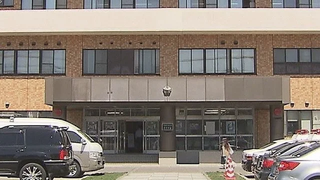 街头擦肩碰撞引发纠纷,40岁大叔突施冷箭将大学生重摔在地,涉 街头擦肩碰撞引发纠纷,40岁大叔突施冷箭将大学生重摔在地,涉