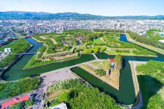 函館著名景点五稜郭附近发生惨剧!老妇跨越路口不幸遭路面电车撞 函館著名景点五稜郭附近发生惨剧!老妇跨越路口不幸遭路面电车撞