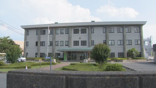 长野县一名67岁的“酒鬼”公务员因涉嫌醉驾并袭击警察,被警方 长野县一名67岁的“酒鬼”公务员因涉嫌醉驾并袭击警察,被警方