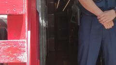 商业大楼餐饮店惊现男子尸体！44岁餐饮老板涉嫌膝顶重击面部、
